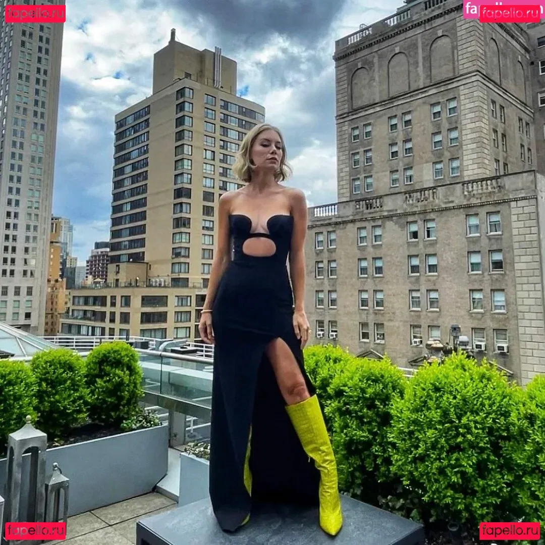 Jennifer Holland Onlyfans Photo Gallery 