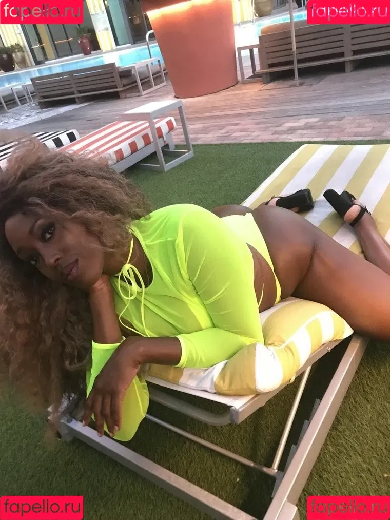 Glamazontyomi Onlyfans Photo Gallery 