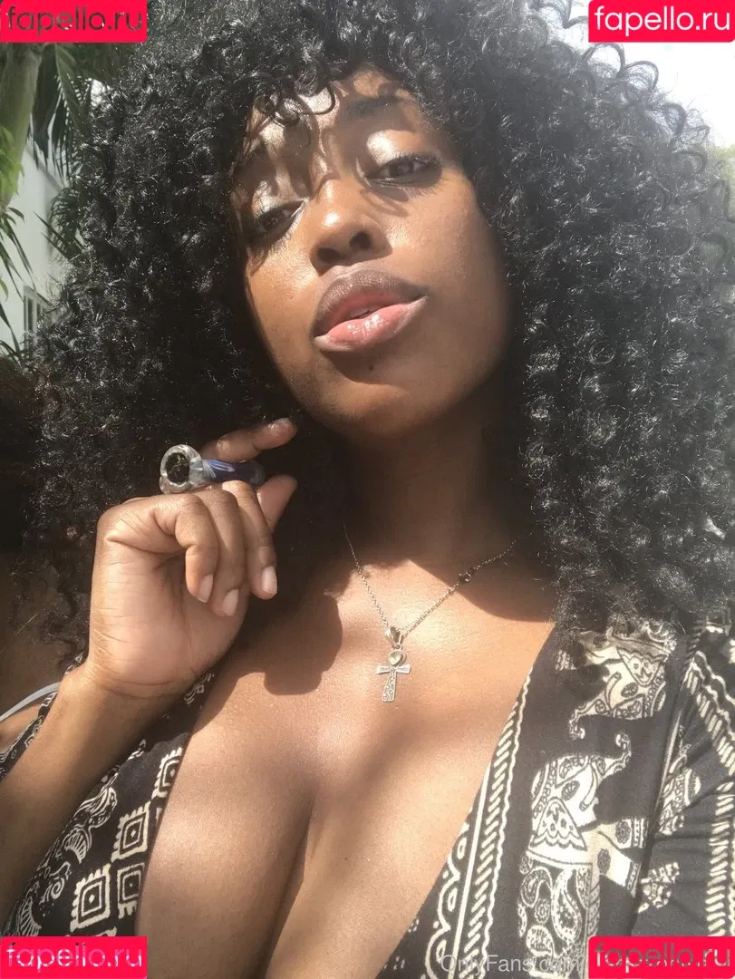 Glamazontyomi Onlyfans Photo Gallery 