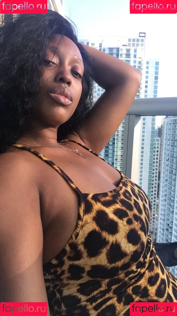 Glamazontyomi Onlyfans Photo Gallery 
