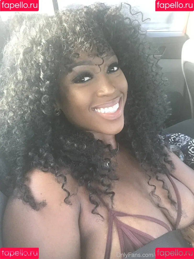 Glamazontyomi Onlyfans Photo Gallery 