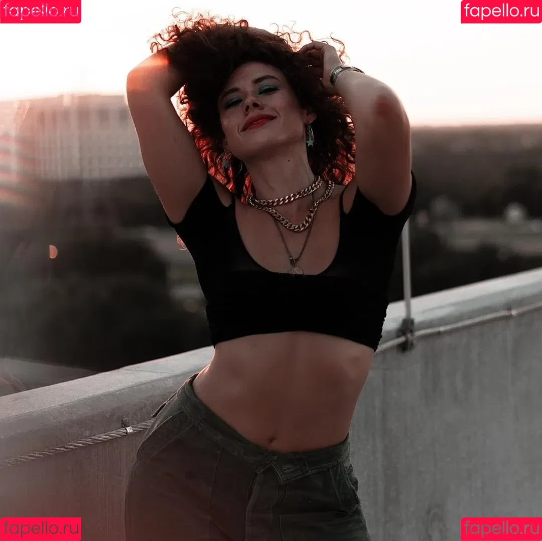Dora Madison Burge Onlyfans Photo Gallery 