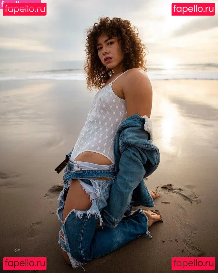 Dora Madison Burge Onlyfans Photo Gallery 