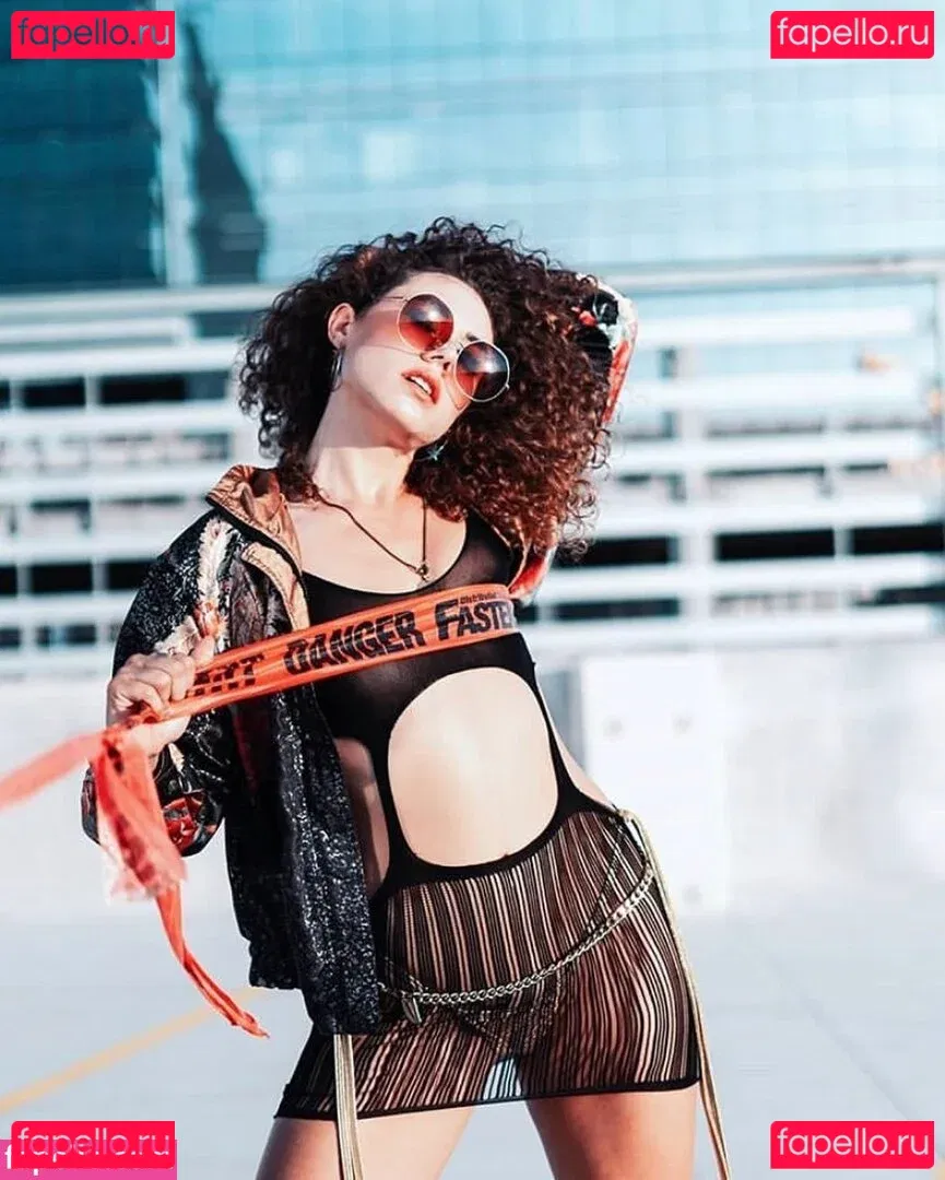 Dora Madison Burge Onlyfans Photo Gallery 