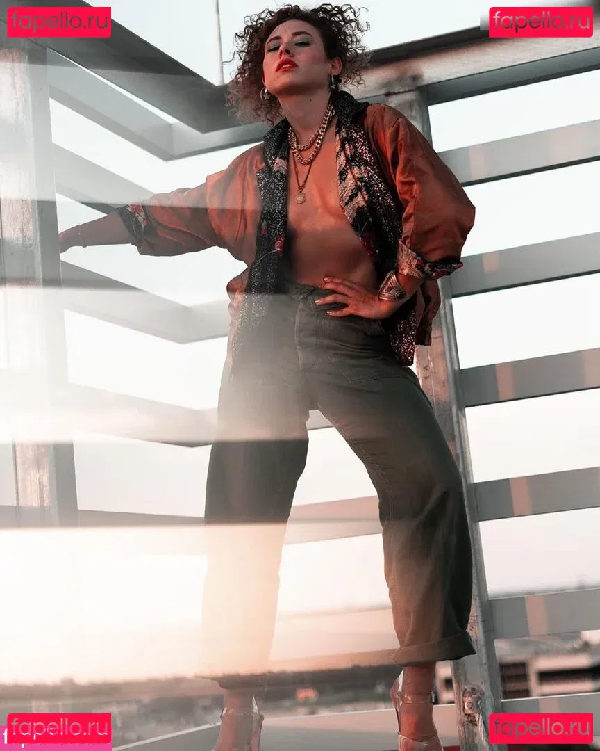 Dora Madison Burge Onlyfans Photo Gallery 