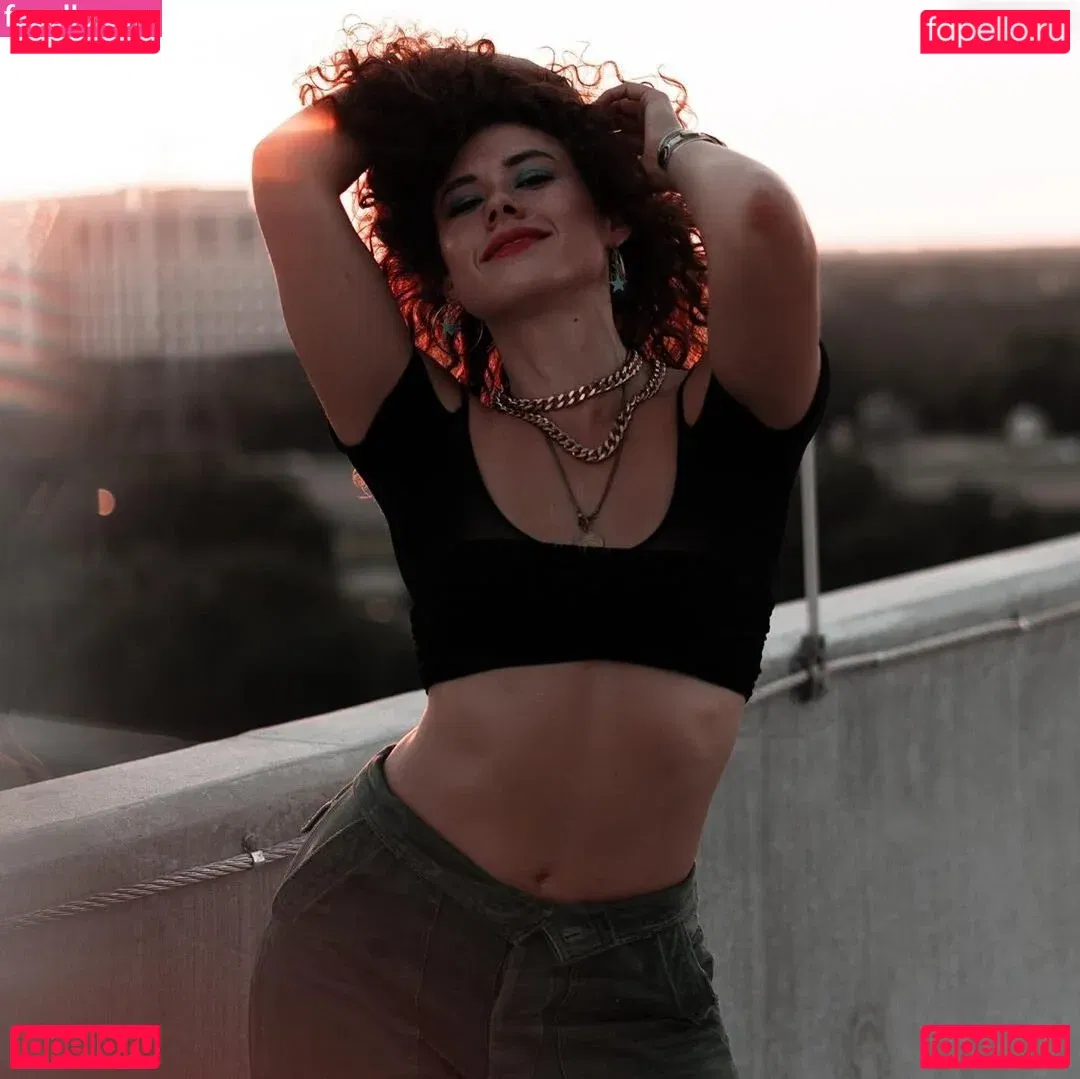 Dora Madison Burge Onlyfans Photo Gallery 