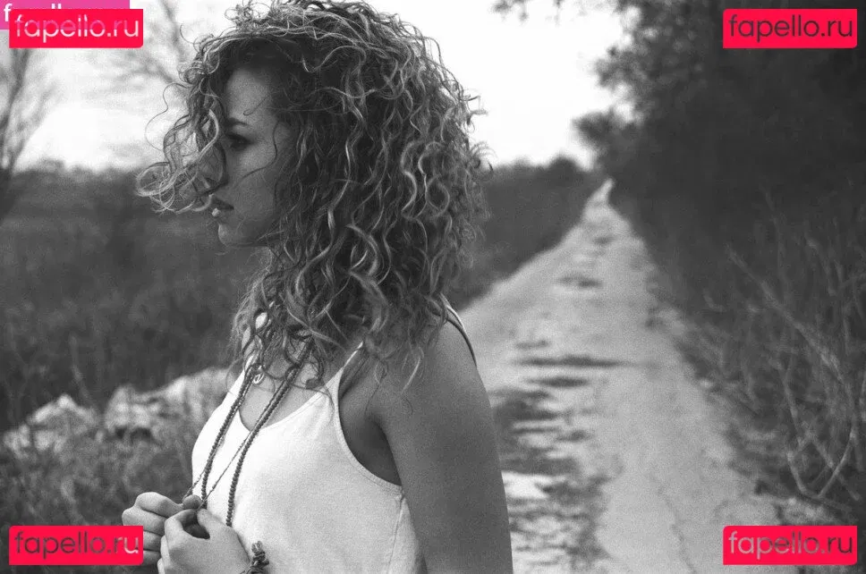 Dora Madison Burge Onlyfans Photo Gallery 