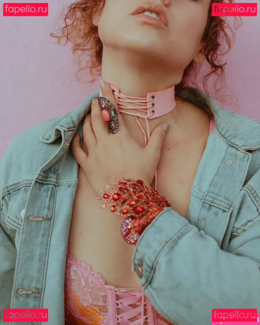 Dora Madison Burge Onlyfans Photo Gallery 