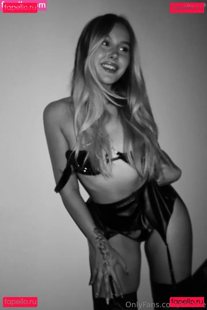 Cirizzle Onlyfans Photo Gallery 