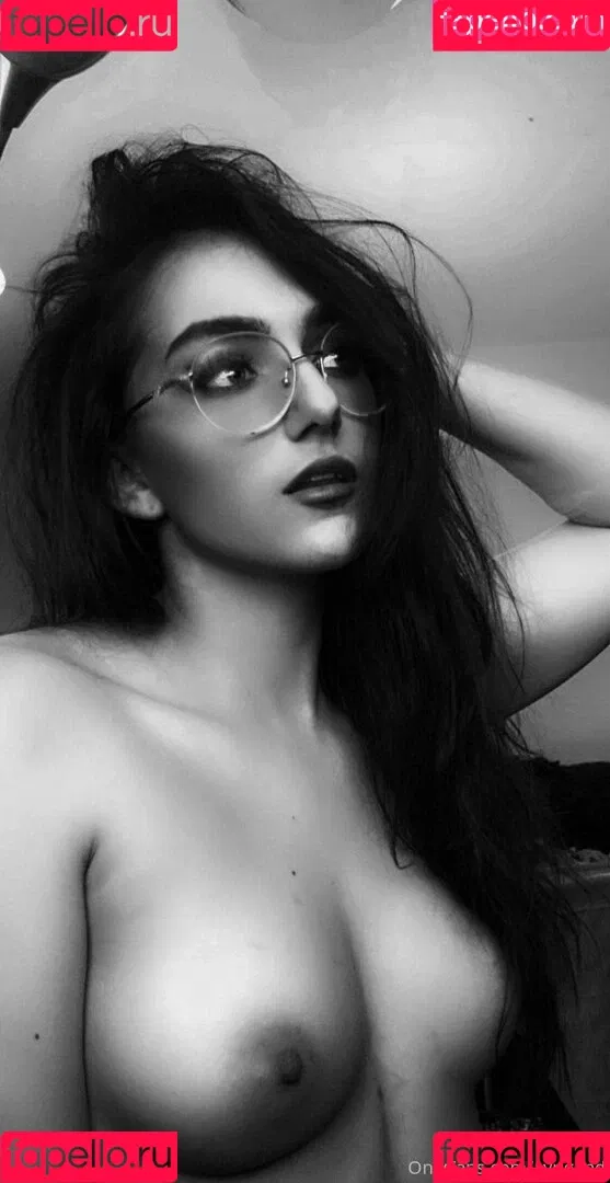 aevimari Onlyfans Photo Gallery 