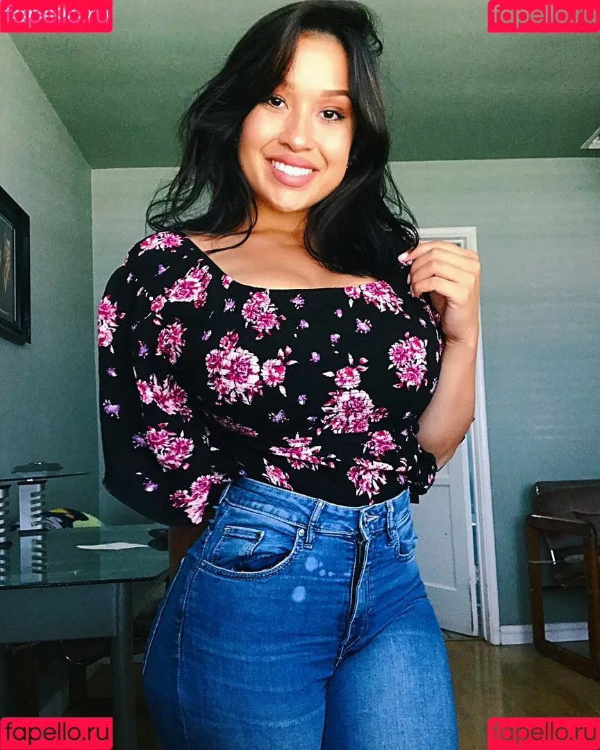 Lizzy Onlyfans Photo Gallery 