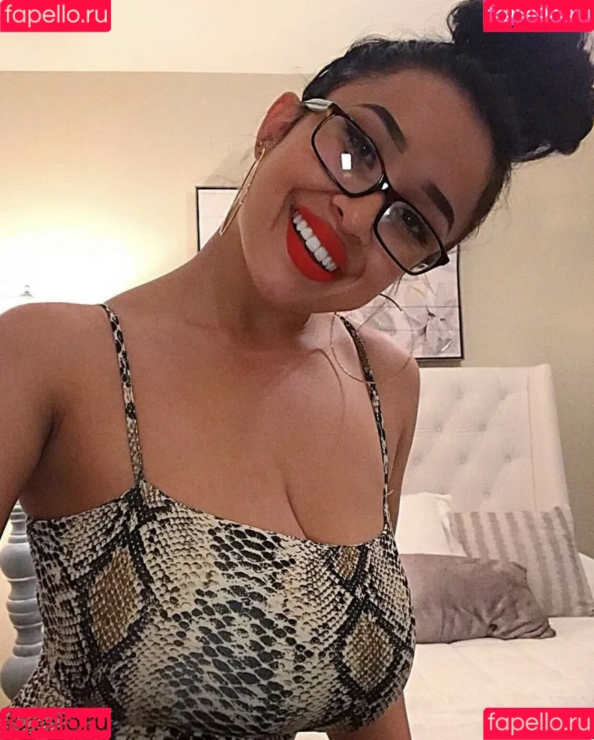 Lizzy Onlyfans Photo Gallery 