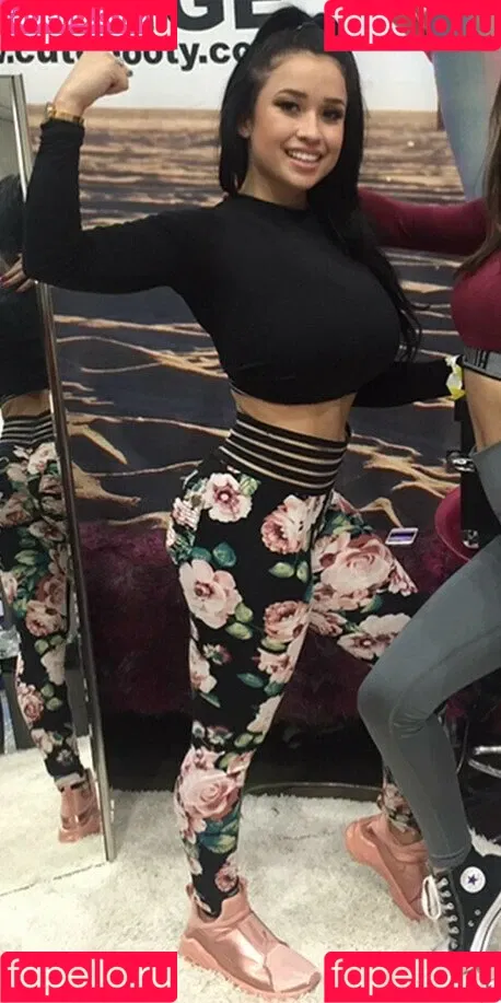 Lizzy Onlyfans Photo Gallery 