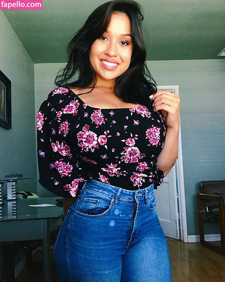 Lizzy Onlyfans Photo Gallery 