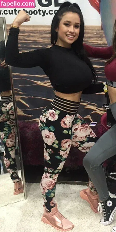 Lizzy Onlyfans Photo Gallery 