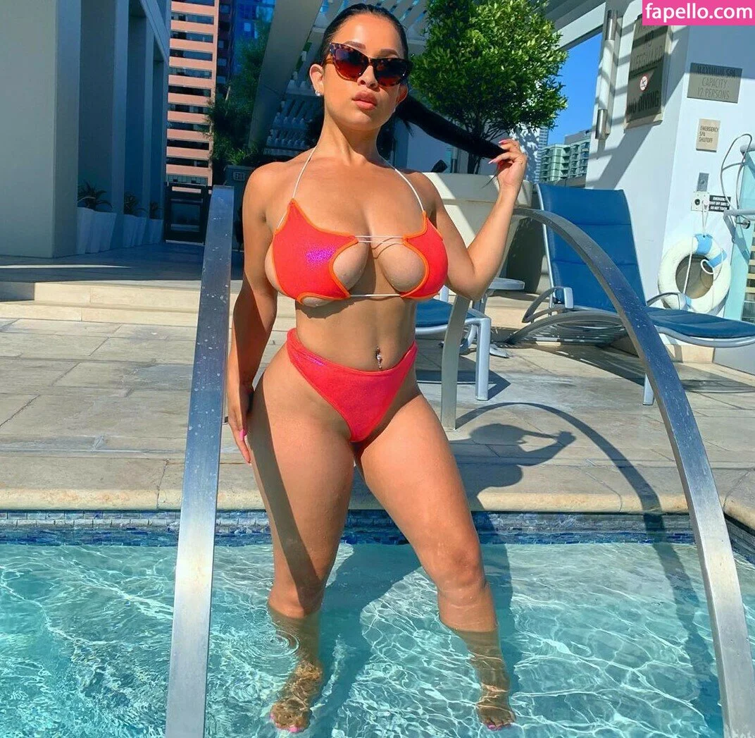 Lizzy Onlyfans Photo Gallery 