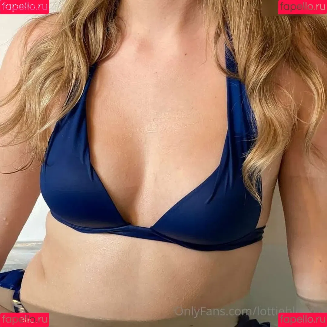 LottieBlooms Onlyfans Photo Gallery 