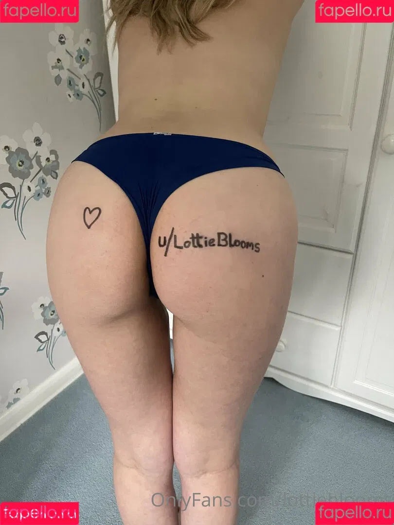 LottieBlooms Onlyfans Photo Gallery 