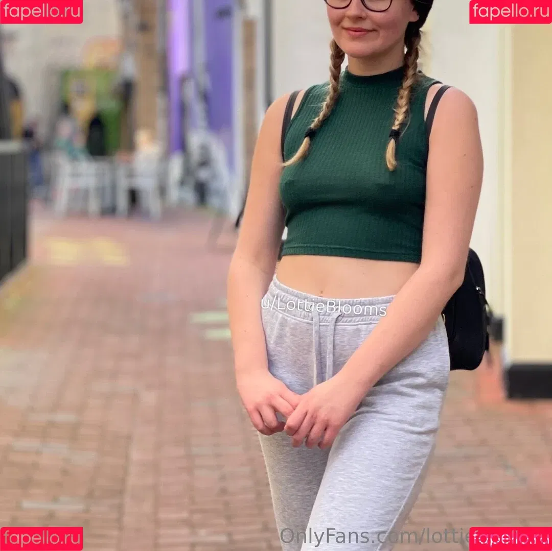 LottieBlooms Onlyfans Photo Gallery 