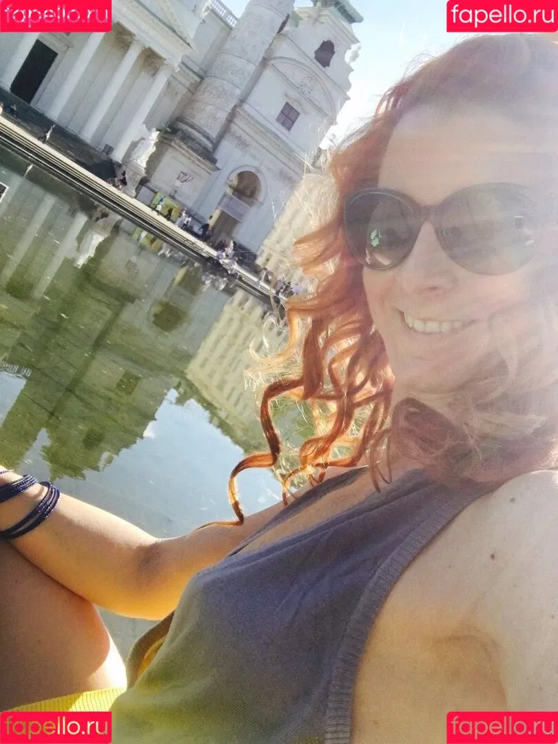 Vienna Love Onlyfans Photo Gallery 