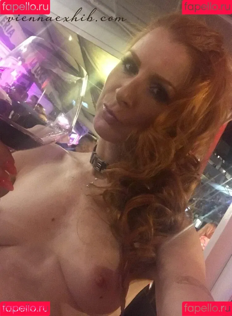 Vienna Love Onlyfans Photo Gallery 