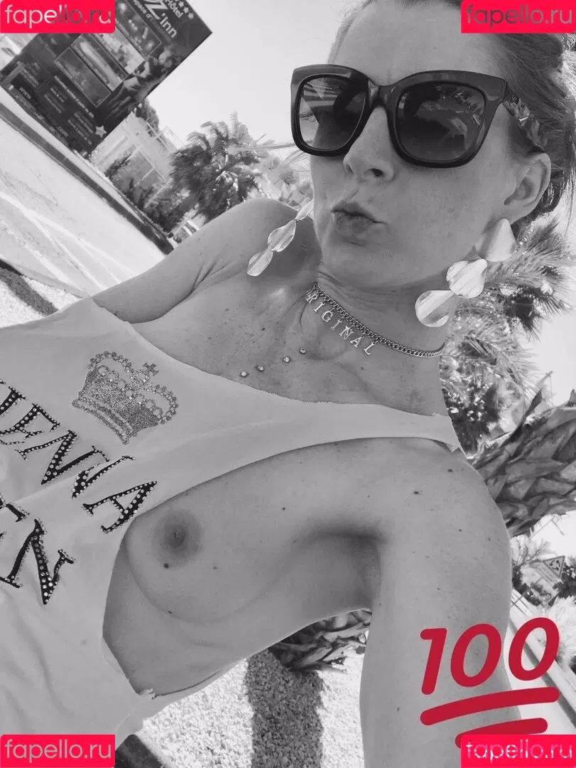 Vienna Love Onlyfans Photo Gallery 