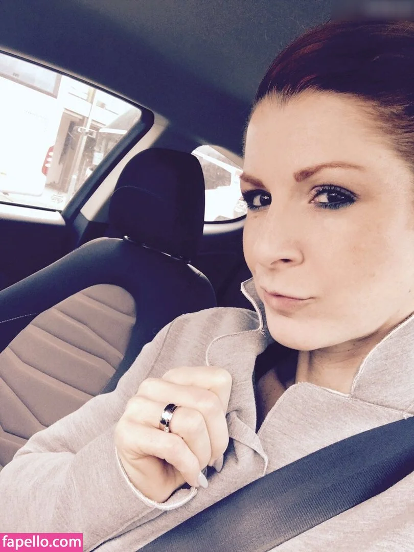 Vienna Love Onlyfans Photo Gallery 