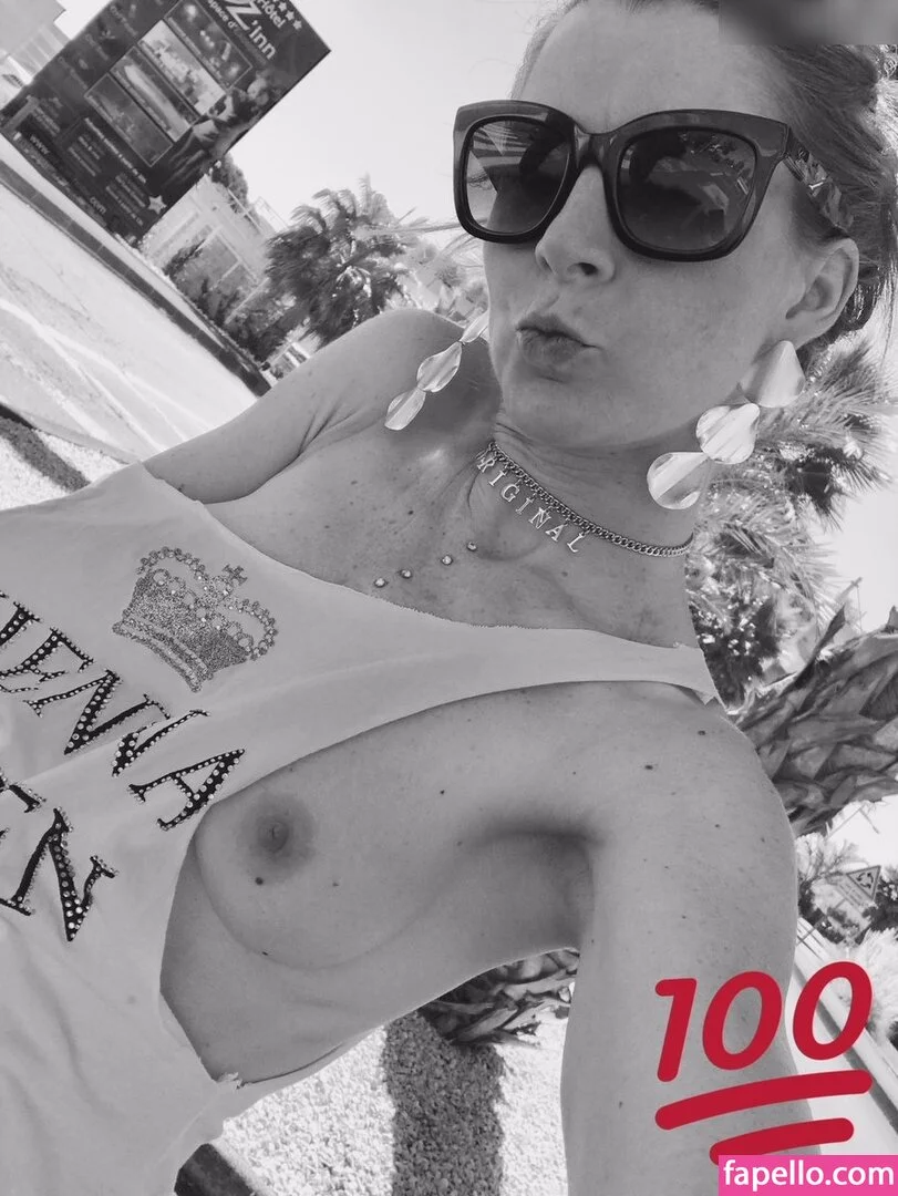 Vienna Love Onlyfans Photo Gallery 