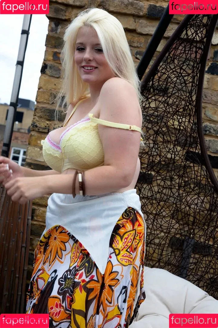 Amanda Pure Onlyfans Photo Gallery 
