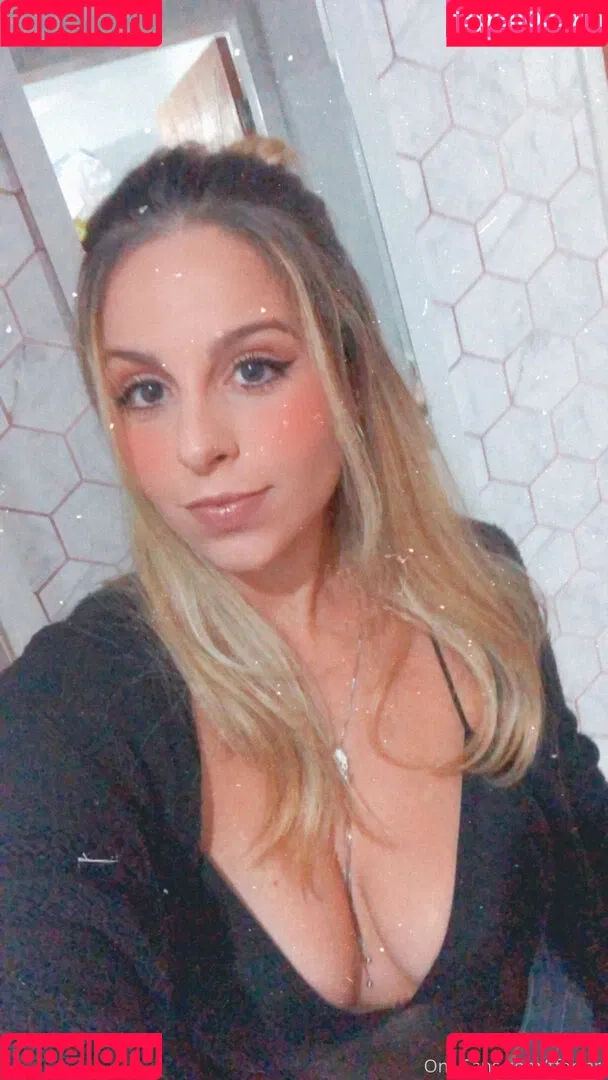 Thaís Ferrari Onlyfans Photo Gallery 