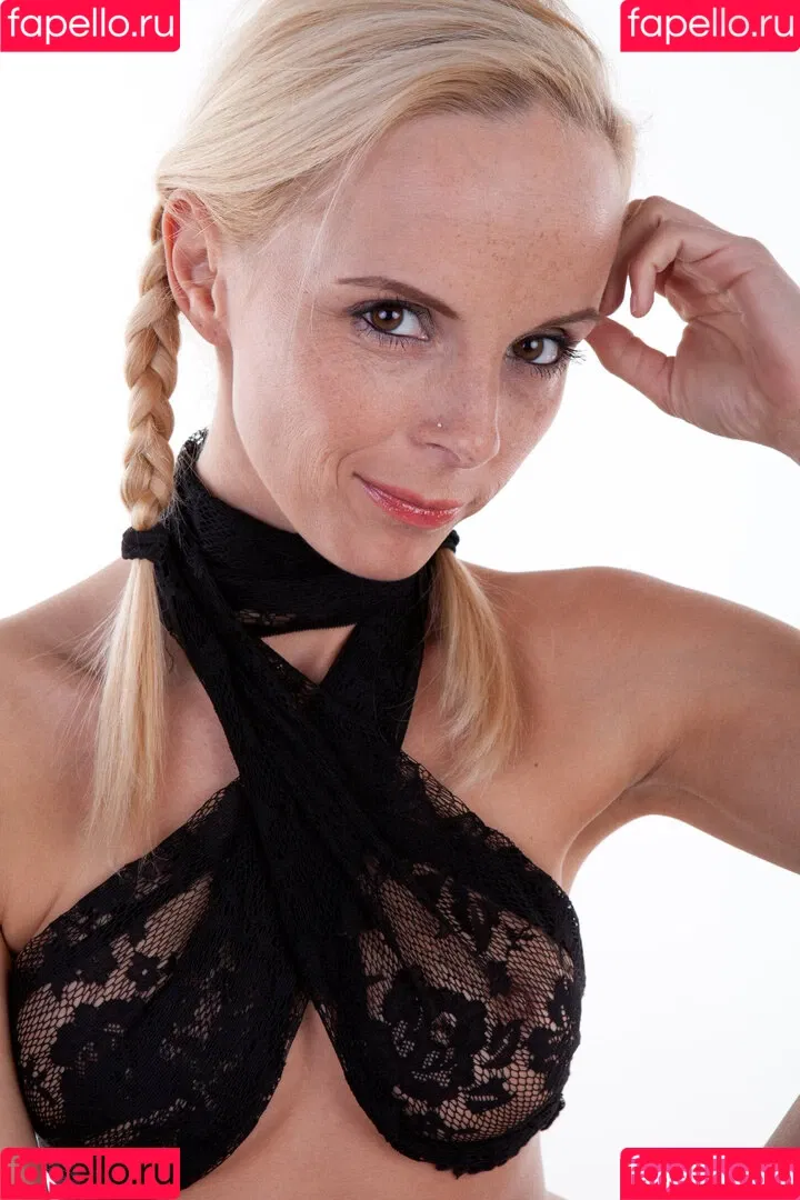 Model Cathy Onlyfans Photo Gallery 