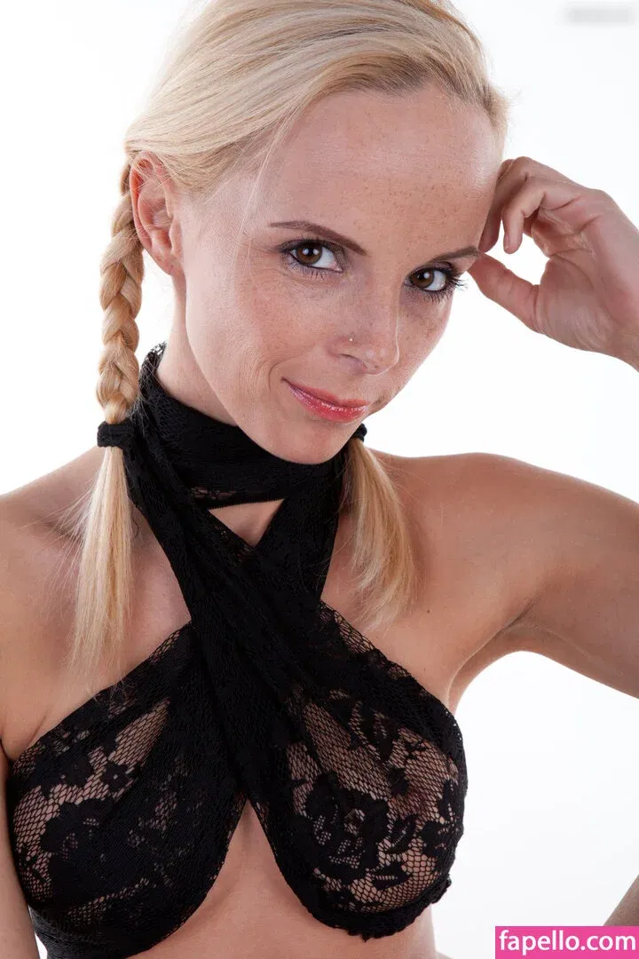 Model Cathy Onlyfans Photo Gallery 