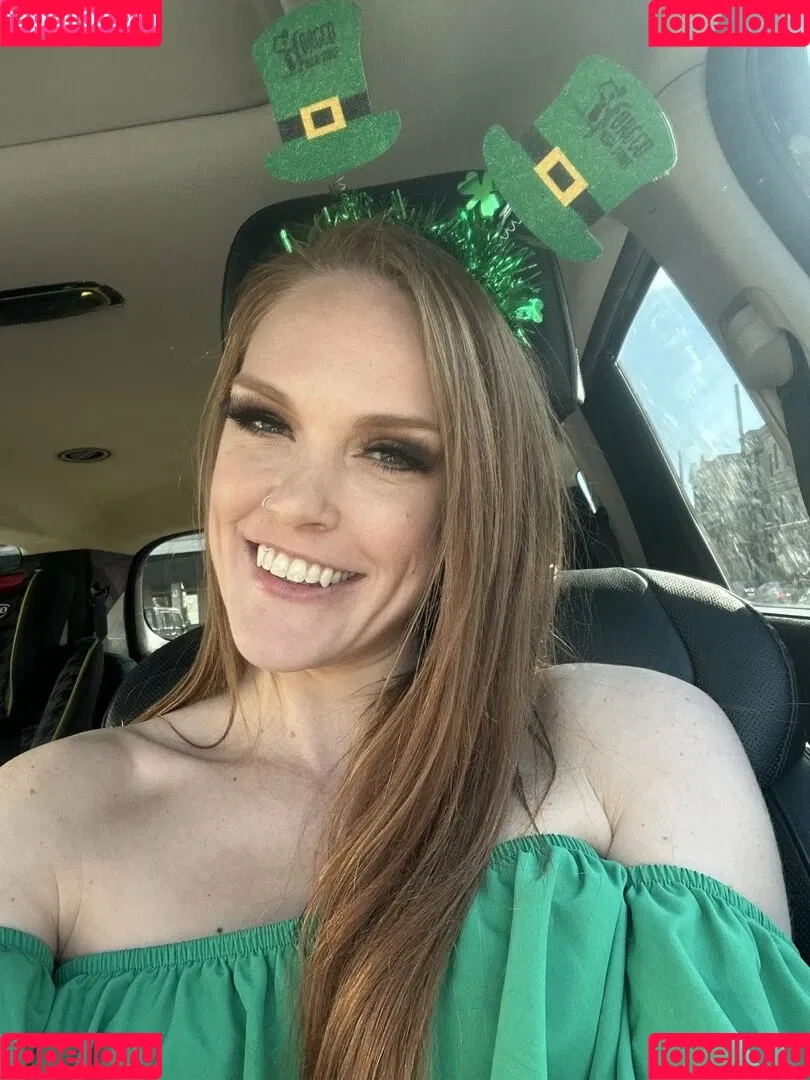 Naughty Ginger Onlyfans Photo Gallery 
