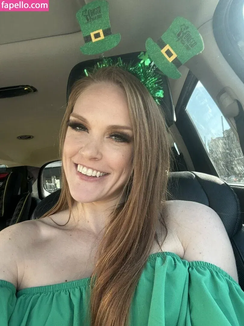 Naughty Ginger Onlyfans Photo Gallery 