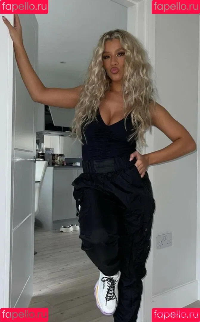 Molly Rainford Onlyfans Photo Gallery 