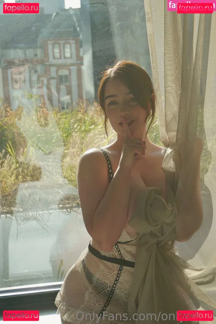 Clara Ellis Onlyfans Photo Gallery 