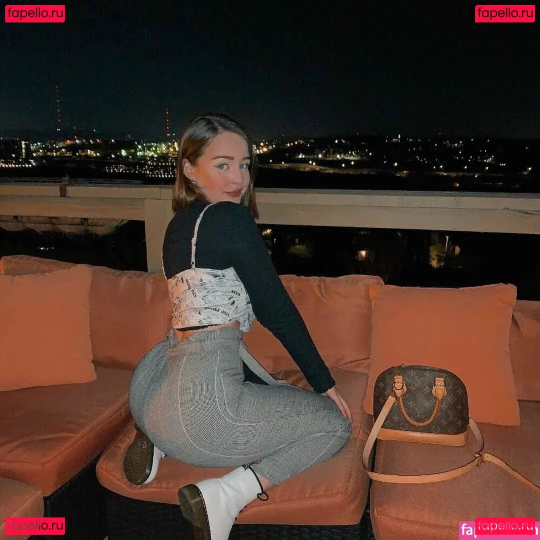 Clara Ellis Onlyfans Photo Gallery 