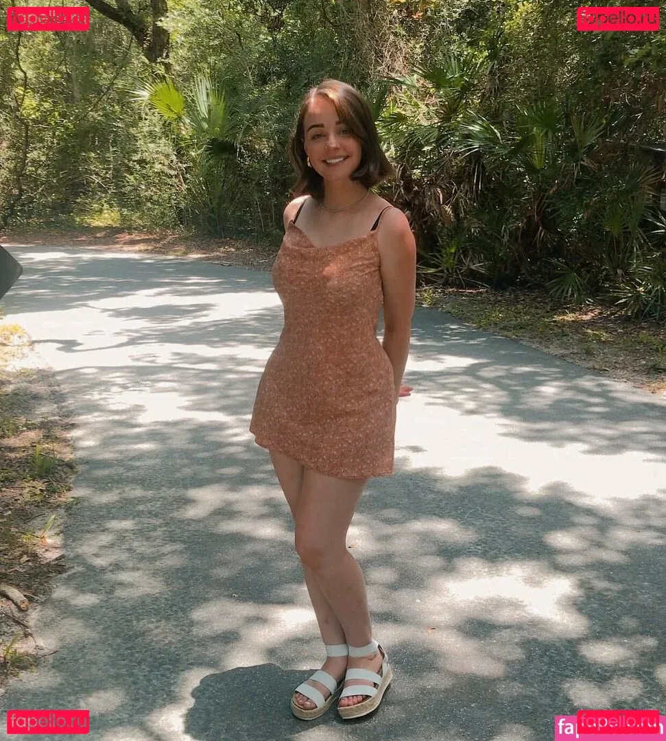 Clara Ellis Onlyfans Photo Gallery 