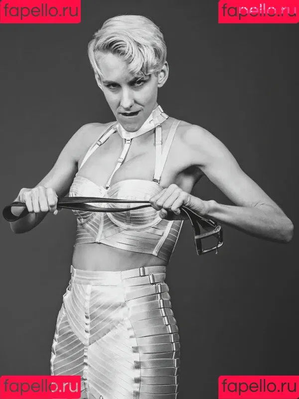Lisa Eckhart Onlyfans Photo Gallery 