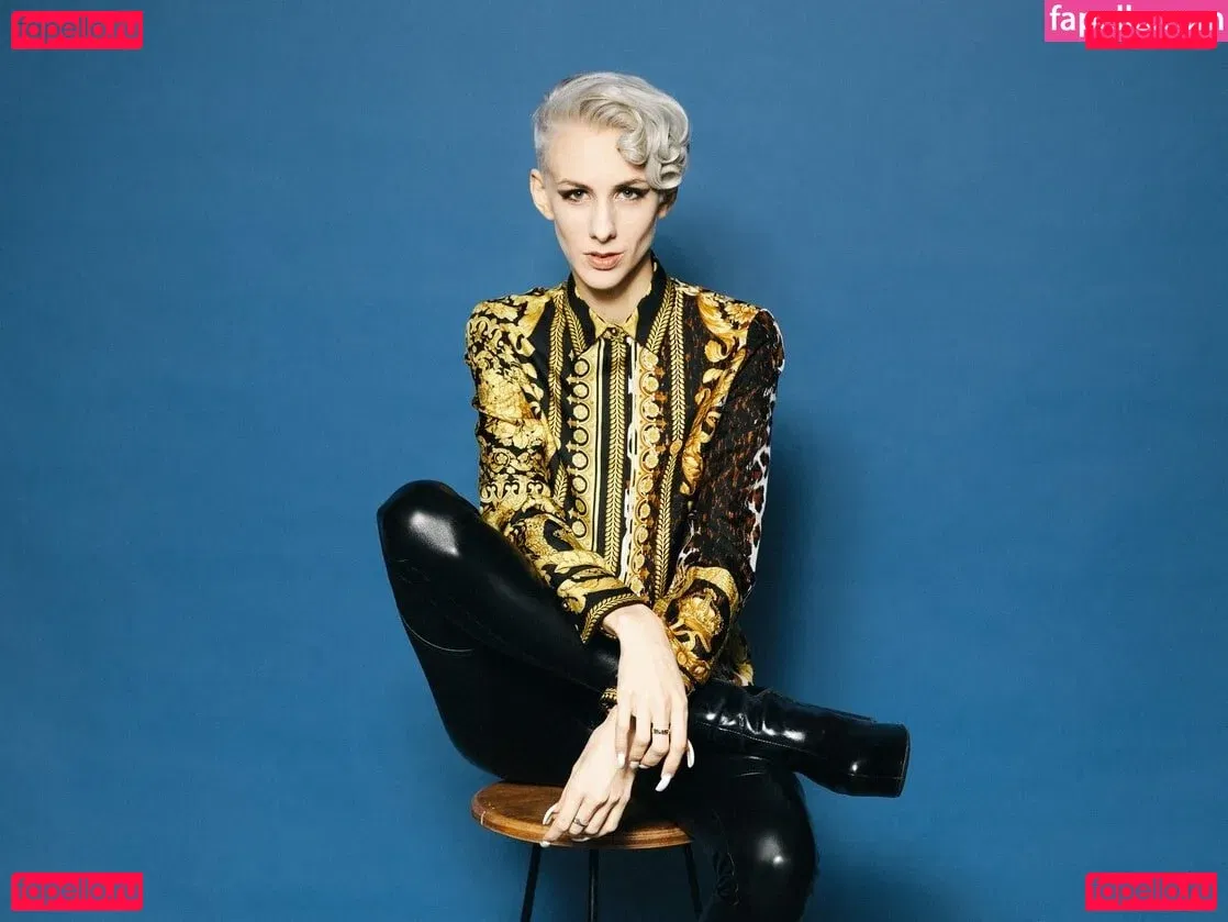 Lisa Eckhart Onlyfans Photo Gallery 