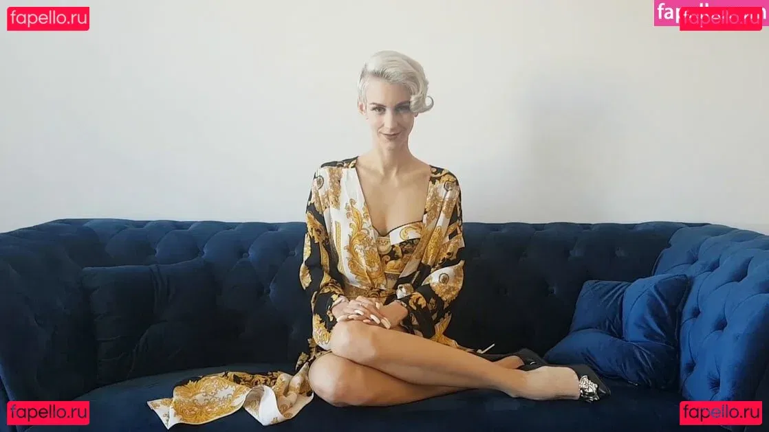 Lisa Eckhart Onlyfans Photo Gallery 