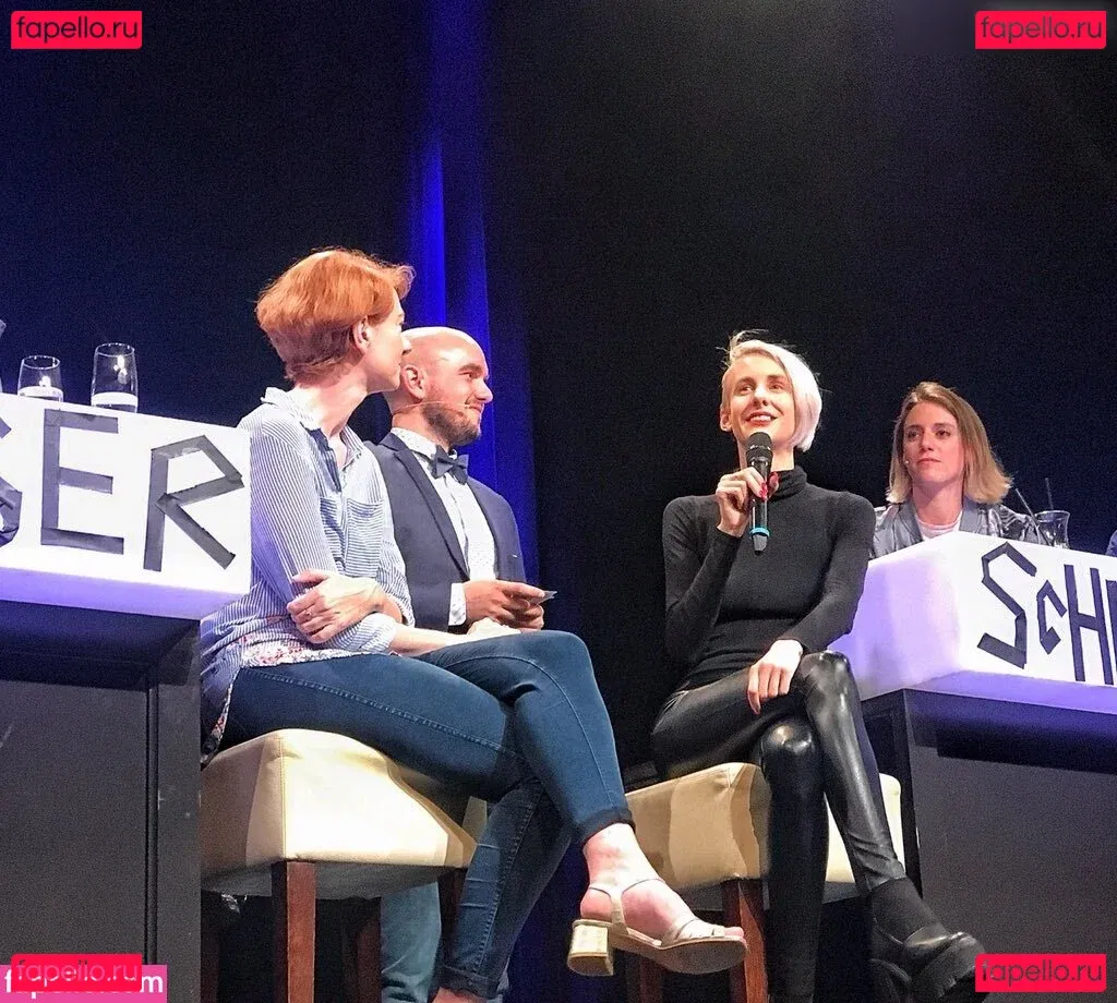 Lisa Eckhart Onlyfans Photo Gallery 