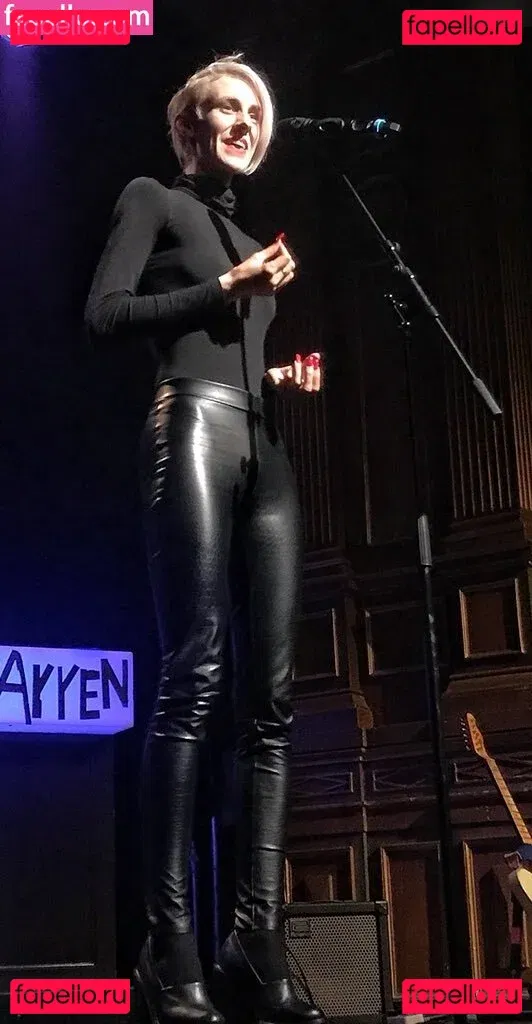 Lisa Eckhart Onlyfans Photo Gallery 