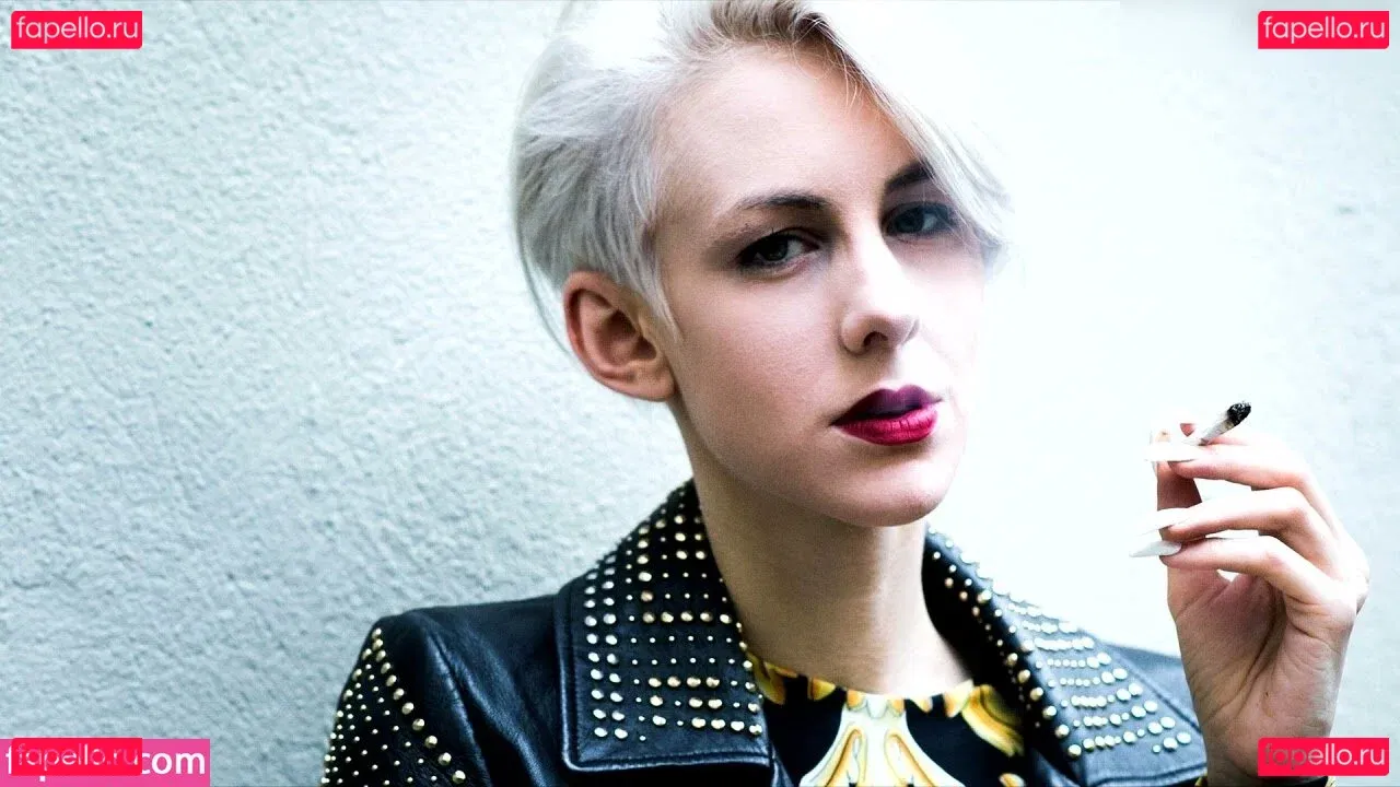 Lisa Eckhart Onlyfans Photo Gallery 