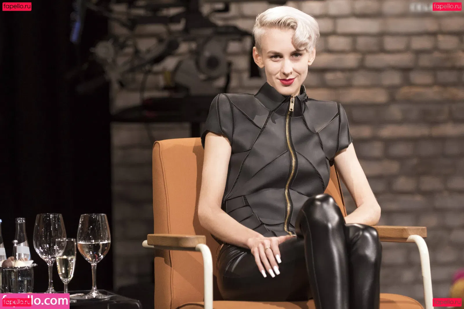 Lisa Eckhart Onlyfans Photo Gallery 