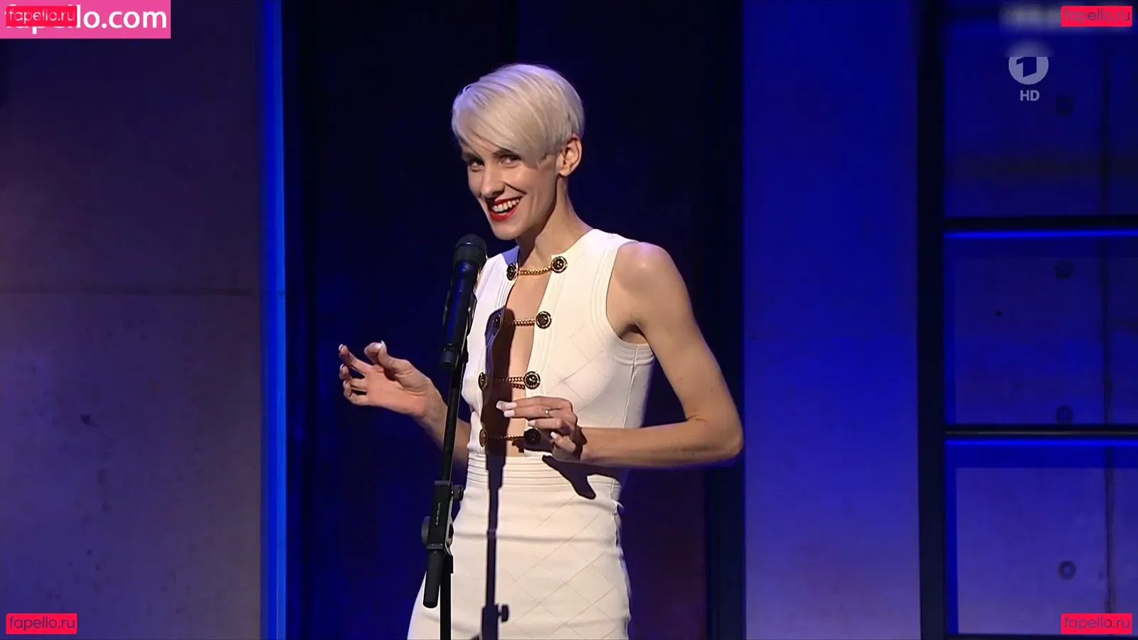 Lisa Eckhart Onlyfans Photo Gallery 