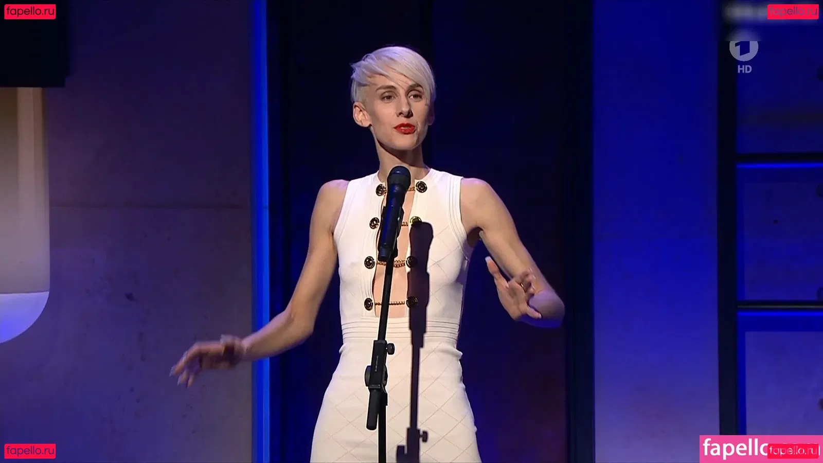 Lisa Eckhart Onlyfans Photo Gallery 