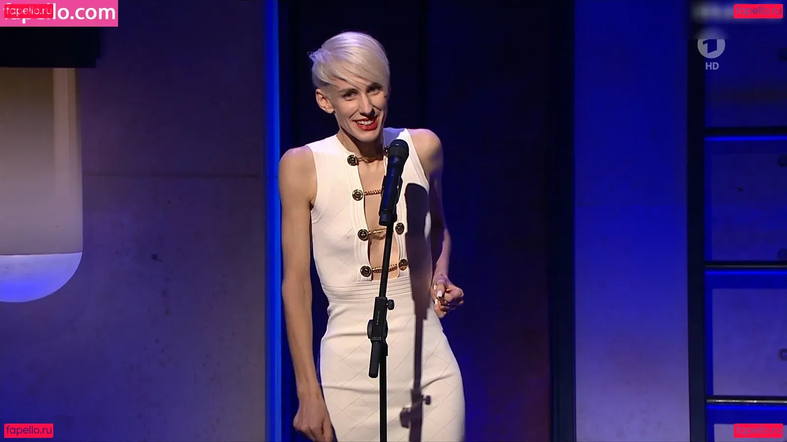 Lisa Eckhart Onlyfans Photo Gallery 