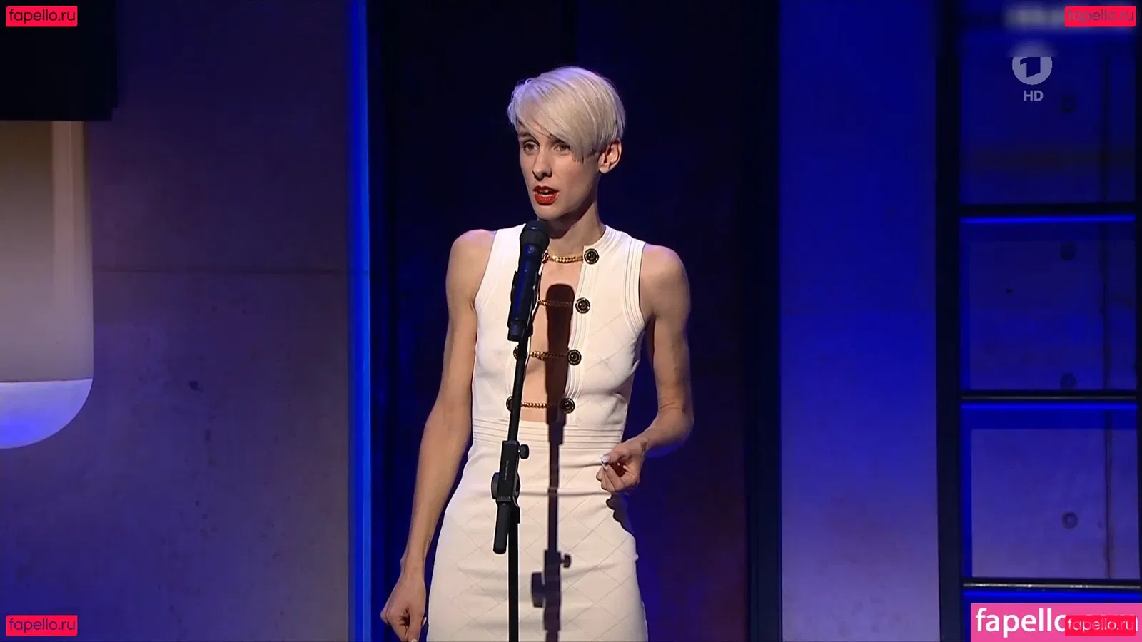 Lisa Eckhart Onlyfans Photo Gallery 