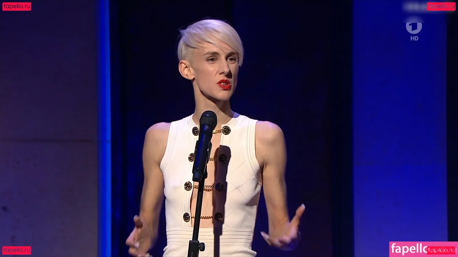 Lisa Eckhart Onlyfans Photo Gallery 